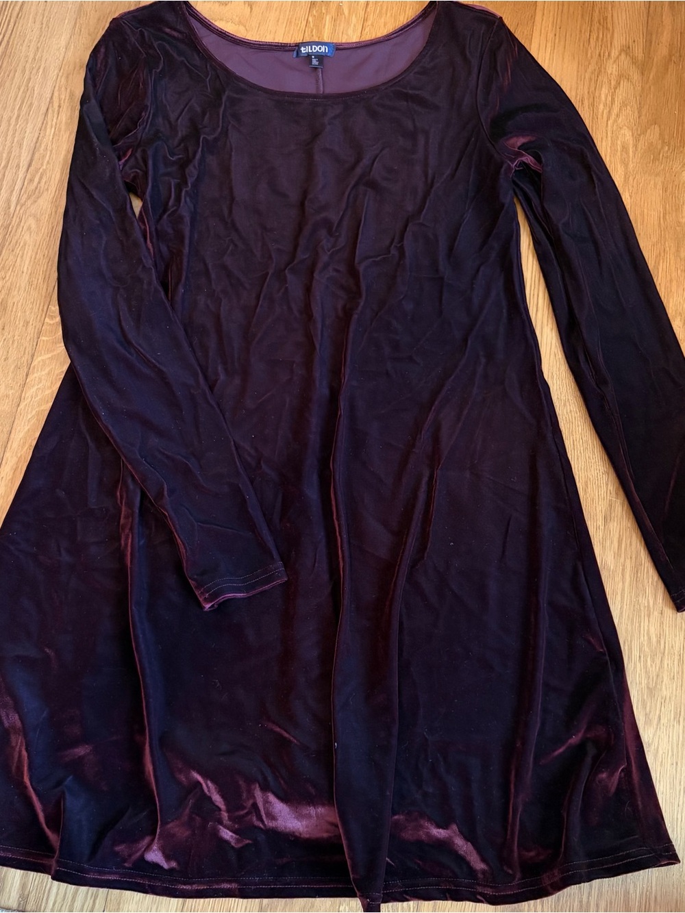 Tildon plum velvet dress w long sleeves